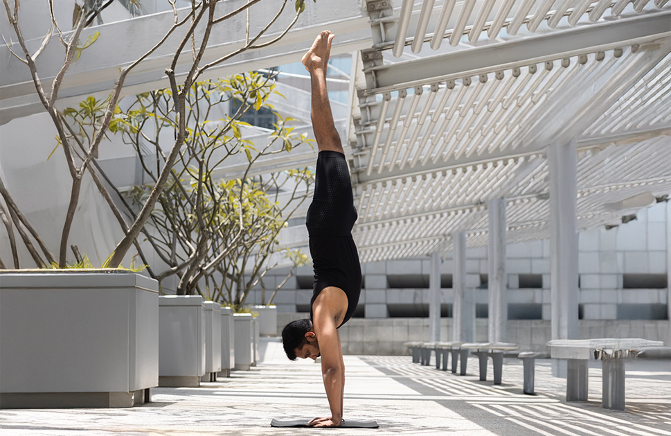 倒轉你的視角 – 倒立系列第 4 部分由 Hari Krishnan 指導  