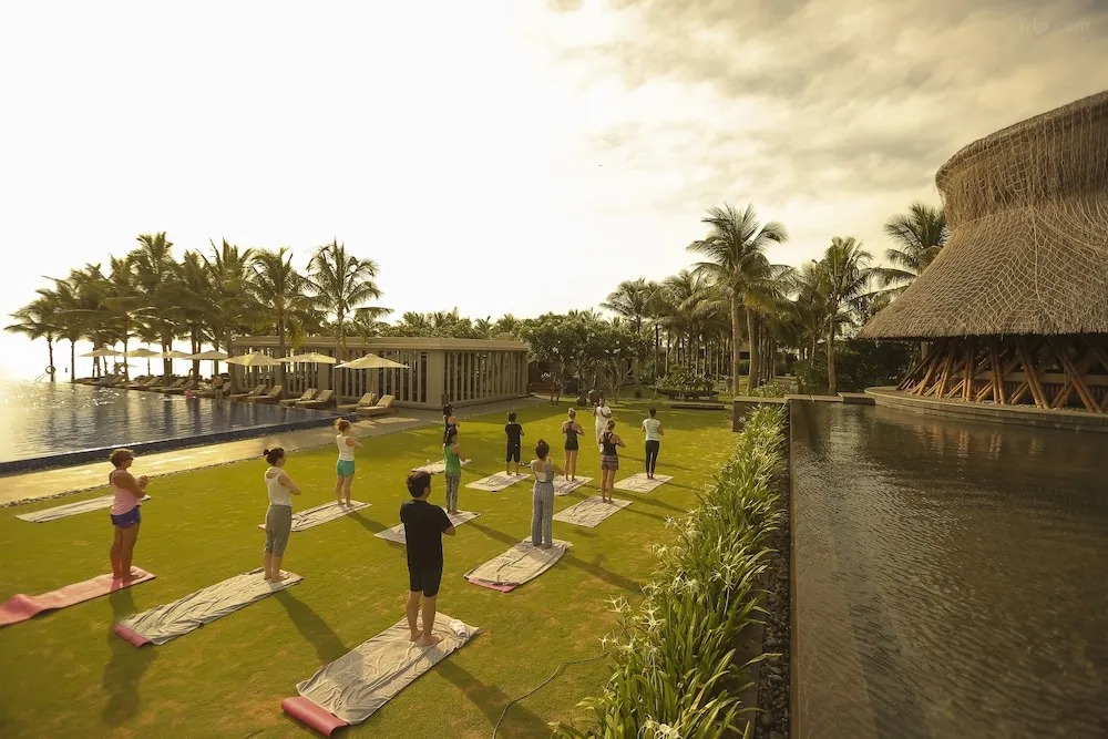 探索世界：峴港瑜伽旅修 由 Diptom Bose 老師 帶領