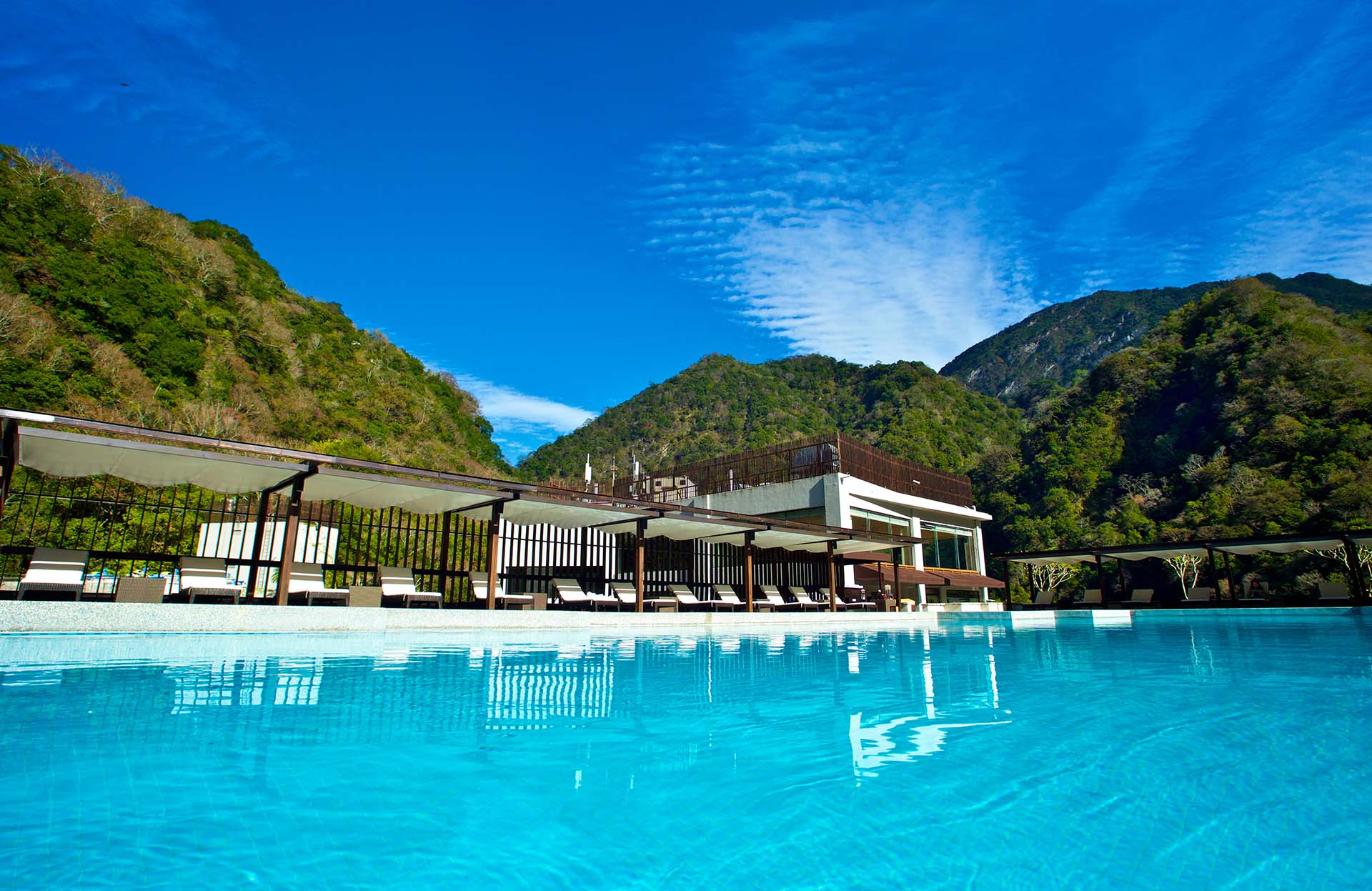 Silks Place Taroko Yoga Retreat in Hualien with Vicky Yang & Sean Robinson